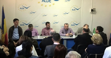 Stire din Politică-Administrație : Oamenii lui Tăriceanu i-au pus gând rău deputatului Mircea Banias
