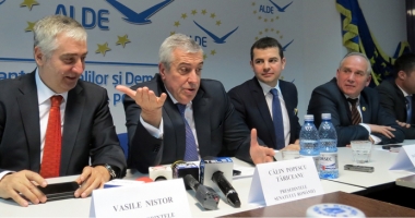 Stire din Politică-Administrație : Începe scandalul în ALDE. Se cere demisia lui Tăriceanu
