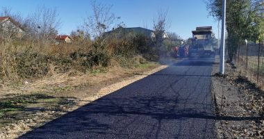 Asfalt pe mai multe străzi din cartierul Baba Novac