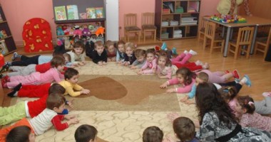 Stire din Diverse : Alegerea grădiniței. Cât de responsabilă trebuie să fie