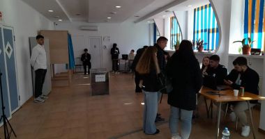 Stire din Politică-Administrație : Alegeri Republica Moldova. Până la ora 13.00, la Constanța au votat peste 500 de persoane