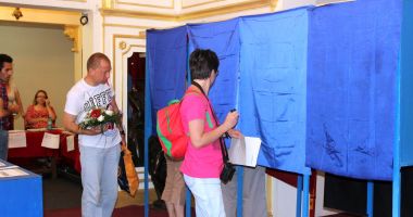 Alegeri europarlamentare. Românii pot vota la orice secţie din ţară sau străinătate. În afară nu se utilizează urna mobilă