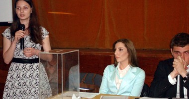 Stire din Cultură-Educație : Bătaie de joc la alegerile elevilor constănțeni