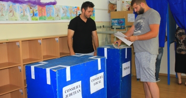 Stire din Politică-Administrație : France Presse: Premieră în România: primar aflat în arest, reales în funcție