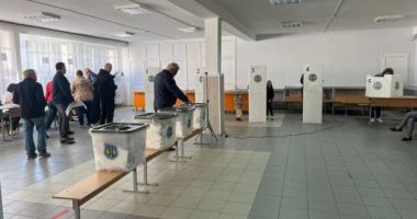 Stire din Actualitate : Alegeri în Republica Moldova/ Prezenţa la vot la ora 18.00 a fost de 38,29%