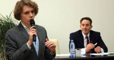 Stire din Cultură-Educație : Până și liderii elevilor constănțeni se luptă pentru putere