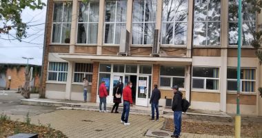 Moldova votează. Maia Sandu şi Igor Dodon se luptă pentru postul de preşedinte - 2