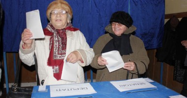 Stire din Politică-Administrație : Constănțenii au înfruntat ploaia ca să voteze