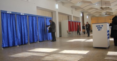 Stire din Cultură-Educație : Universitatea "Ovidius"/ Înapoi la urne pe 3 mai