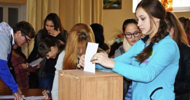 Stire din Actualitate : Peste 1,1 milioane de tineri vor vota la alegerile din data de 9 iunie pentru prima dată în viață