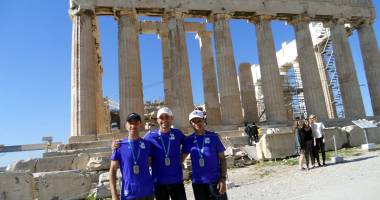 Stire din Sport : Maratonul de la Atena. Alergătorii de la Sana Sport, pe urmele soldaților greci