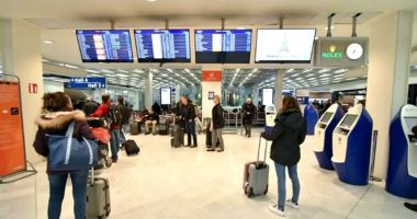 Stire din Eveniment : Alertă pe aeroport! Amenințare cu bombă pentru o aeronavă aflată în timpul zborului
