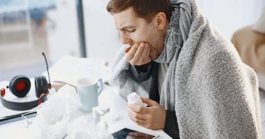 Stire din Social : Alertă medicală la o substanță periculoasă din unele medicamente. Medic: „Românii le înghit în cantități impresionante”