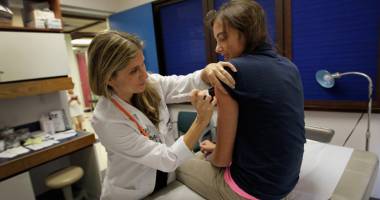 Stire din Sănătate : Alertă în licee! Mai multe loturi de vaccin  anti-difterie, retrase din cabinetele școlare