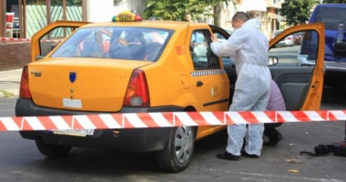 Stire din Eveniment : Mașina unui taximetrist, distrusă de o polițistă în timpul unei misiuni