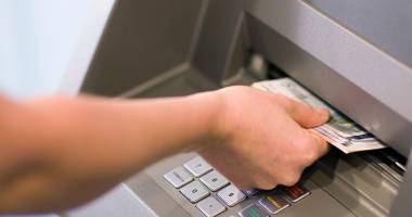Stire din Actualitate : Alertă într-o bancă, din cauza asemănării numelui unui câine cu acronimul arab al SI