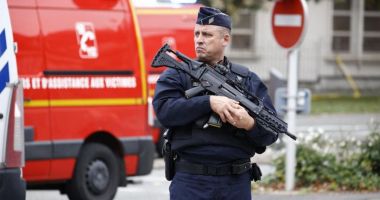 Stire din Actualitate : FRANŢA, PARALIZATĂ DE ALERTE! O nouă ameninţare teroristă, la liceul unde a fost omorât un profesor