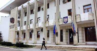 Stire din Politică-Administrație : Aleșii locali ar putea fi verificați de prefectură. Care este scopul