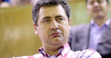 Stire din Sport : Handbal / Alexandru Dedu, rănit într-un accident rutier, a fost transferat la Spitalul Floreasca