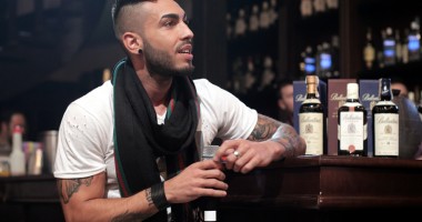 Stire din Monden : Alex Velea, fără verighetă