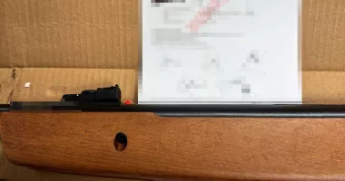 Armă cu aer comprimat şi peste 1.000 de alice descoperite într-un colet din aeroport - 4