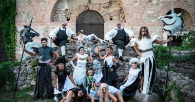 Stire din Cultură-Educație : Mesajul lui „Alice în ţara oglinzilor”: „viața e vis și visul e viață”
