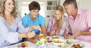 Stire din Sănătate : Cum vă puteți crea un meniu eficient pentru slăbit fără să țineți dietă