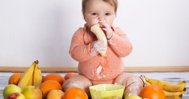 De ce trebuie să le dăm fructe copiilor