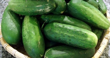 Stire din Sănătate : Trei alimente care te hidratează vara!