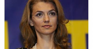 Stire din Politică-Administrație : VOT DE LA 16 ANI / Ce spune Alina Gorghiu