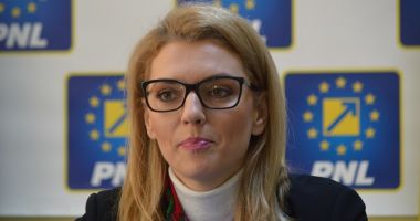 Stire din Politică-Administrație : Alina Gorghiu: Vom depune moțiunea de cenzură, dar căutăm cel mai favorabil context