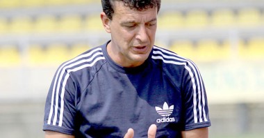 Stire din Sport : Fotbal / Antrenorul FC Farul, Alin Artimon, suspendat 2 etape
