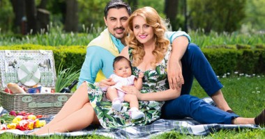 Stire din Monden : Atmosferă de basm la botezul fiicei Alinei Sorescu