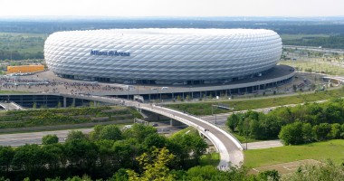 Stire din Sport : Fotbal / Azi încep partidele din semifinalele Ligii Campionilor