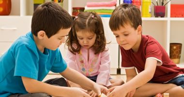 Stire din Social : Alocații mărite pentru copii și indemnizații compensatorii pentru persoanele cu dizabilități