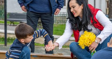 Stire din Social : Peste patru milioane de beneficii de asistență socială, virate în avans, în acest weekend