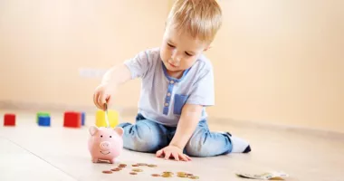 Stire din Social : Când poate fi oprită sau suspendată alocația pentru copii