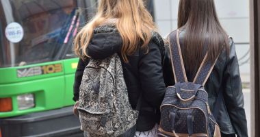 Stire din Cultură-Educație : Alocațiile elevilor care au împlinit 18 ani, deblocate. "Banii vor intra în această lună în conturi!"