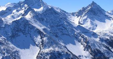 Zapada, adusă în Alpi cu elicopterul