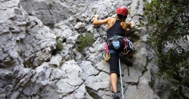 Stire din Eveniment : Alpiniști loviți de pietre. Femeie cu traumatism cranio-cerebral, inconștientă