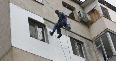 Încep reabilitările termice la Cernavodă