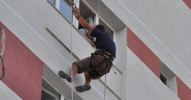 Stire din Eveniment : Patru ani de închisoare pentru că a tăiat coarda unui alpinist