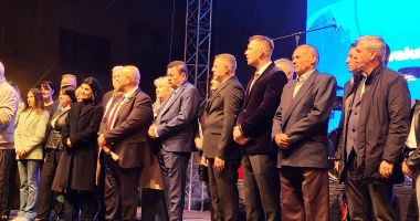 Galerie FOTO / PUSL Constanța își prezintă proiectele și candidații la alegerile din 9 iunie, pe scena din Piața Ovidiu - 9