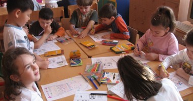 Stire din Cultură-Educație : Chiar sunt în siguranță copiii la grădiniță?