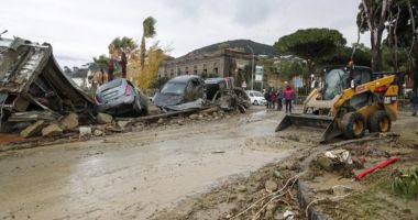 12 persoane sunt date dispărute după o alunecare de teren în Italia