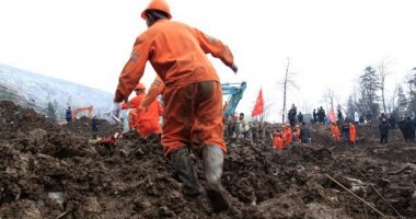 Stire din Actualitate : Cel puțin 38 de morți în urma unei alunecări de teren în China