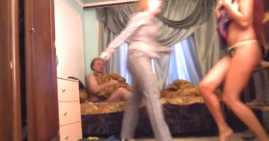 Stire din Monden : Prins de nevastă în pat cu amanta, finalul e de Oscar / Video