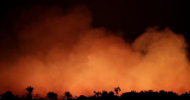 Stire din Actualitate : Incendiile din Amazonia / Brazilia acceptă în cele din urmă ajutorul extern