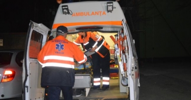 Bărbat căzut de la etajul IV, pe casa scării