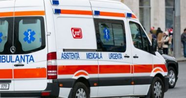 Doi bărbați au ajuns la spital, după ce au băut formol crezând că este țuică